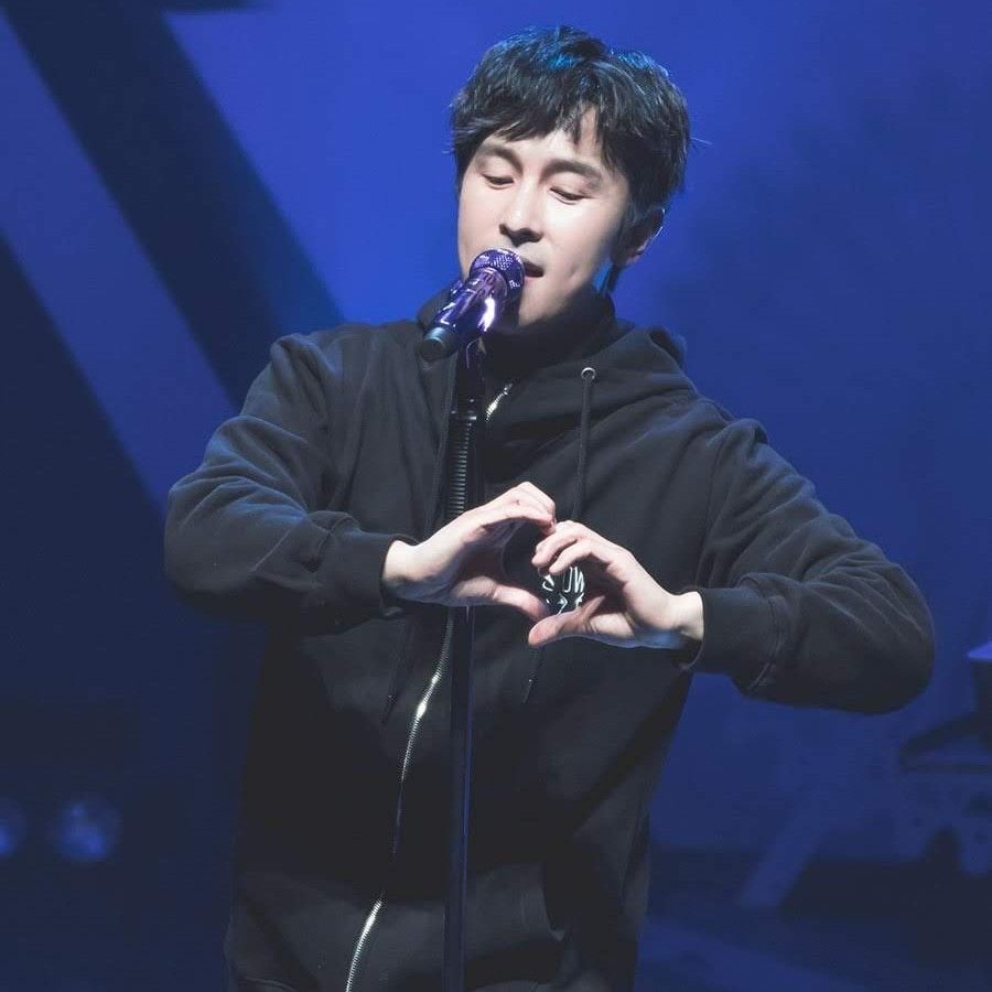 キム・ドンワン (神話)の最新写真