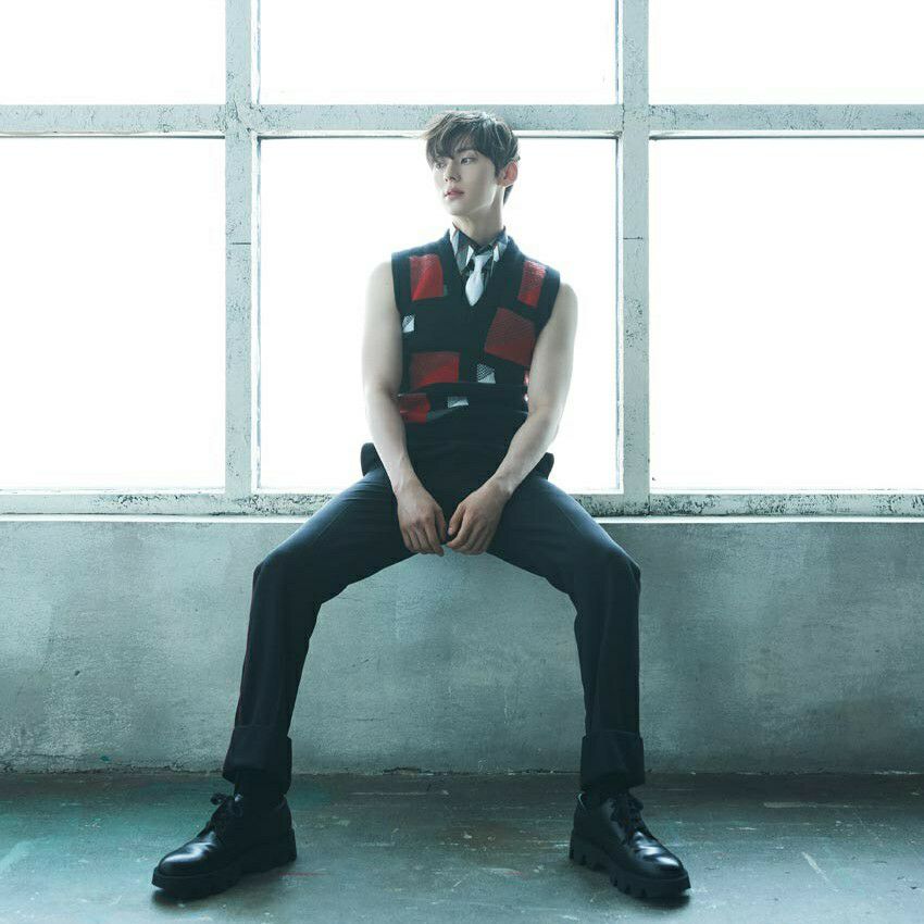 A moment captured by Hwang Minhyun's fan