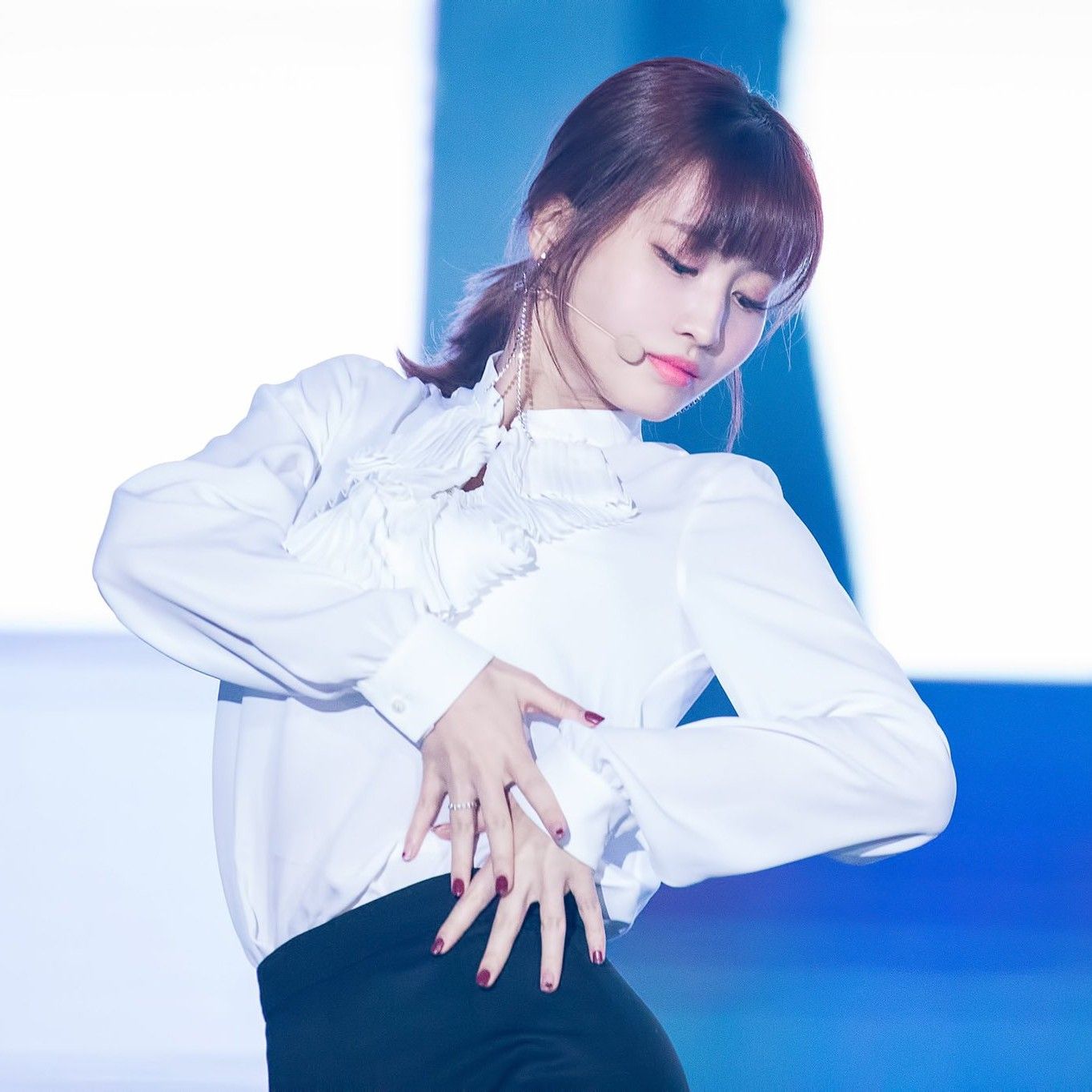 Behind-the-scenes cut of Momo (TWICE)