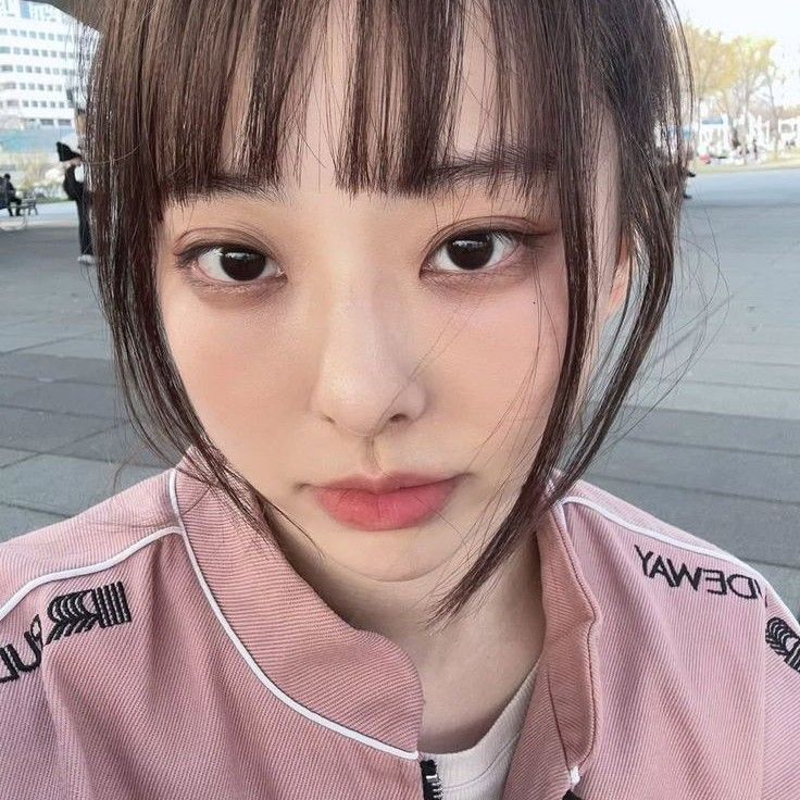 Behind-the-scenes cut of ViVi (Loossemble)