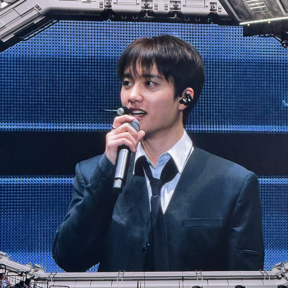 Momen yang diabadikan oleh penggemar D.O. (EXO)