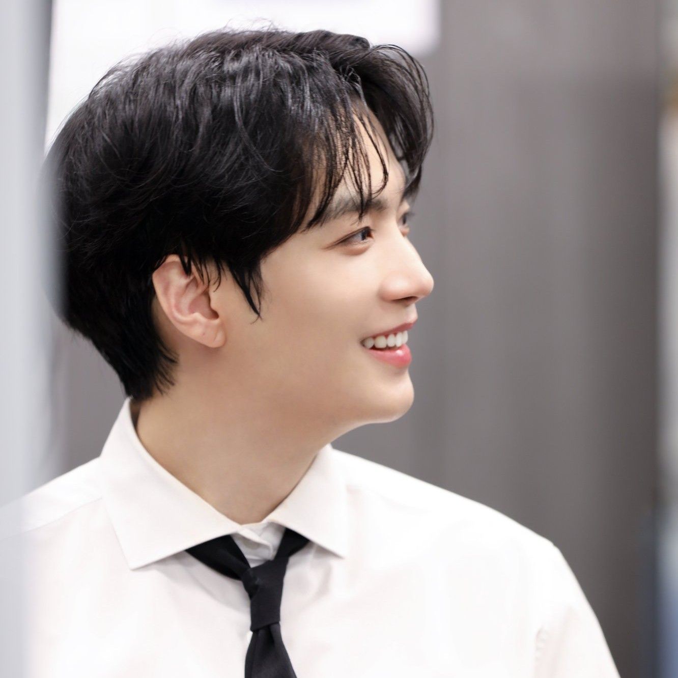 A moment captured by Kim Jonghyeon's fan