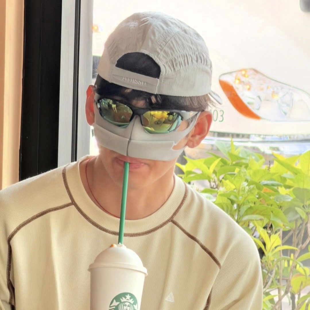 뷔 (방탄소년단)의 최신 사진