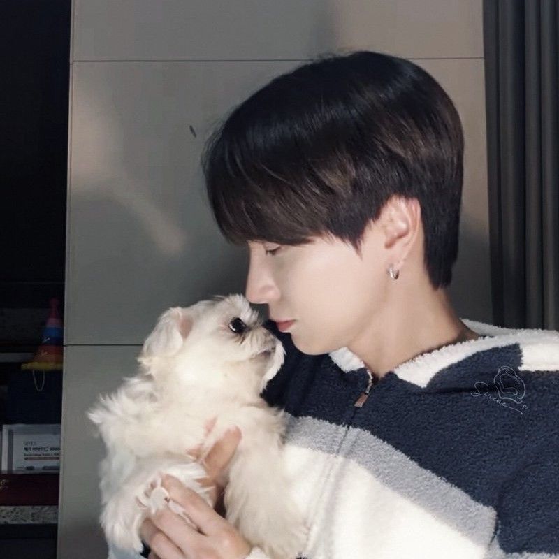 Behind-the-scenes cut of Leeteuk (Super Junior)