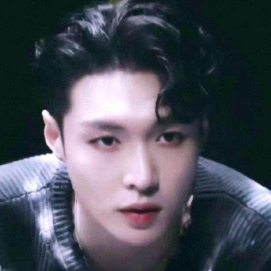 Behind-the-scenes cut of Lay (EXO)
