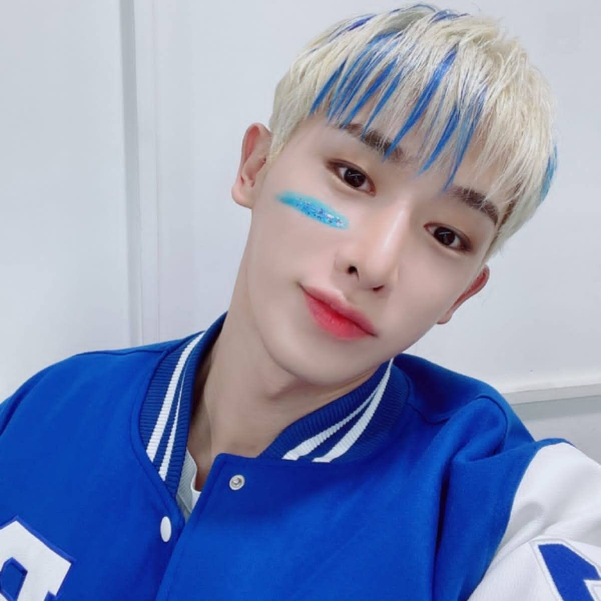 A moment captured by Wonho's fan