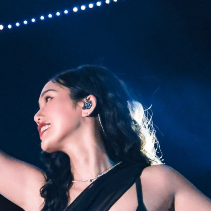 A moment captured by Mimi (OH MY GIRL)'s fan