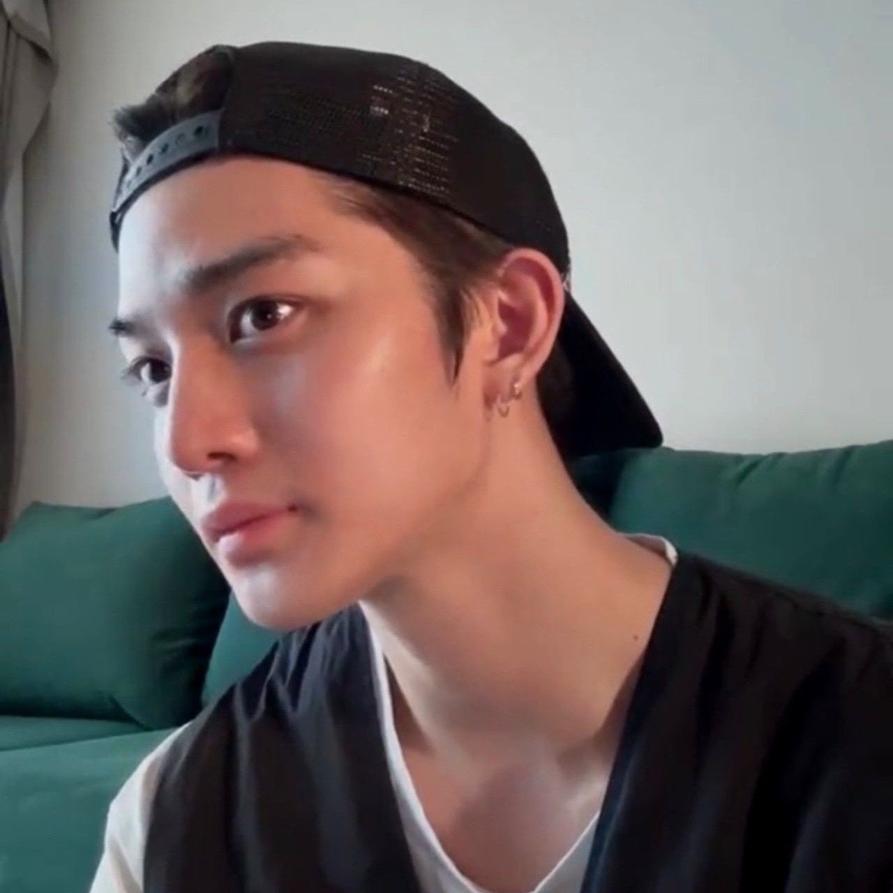 Behind-the-scenes cut of Bae Jinyoung