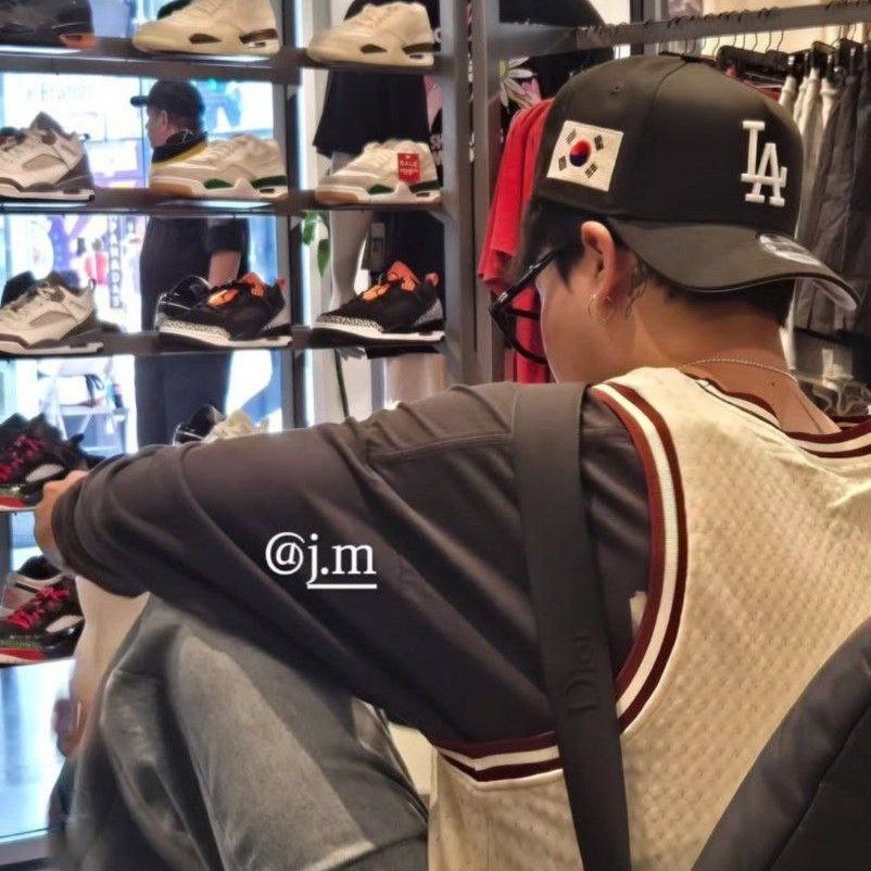 A moment captured by Jimin (BTS)'s fan