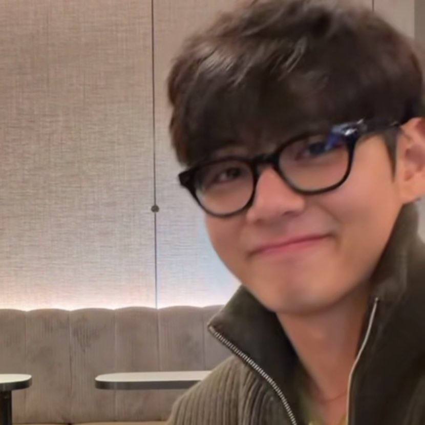 뷔 (방탄소년단) 최근 활동샷