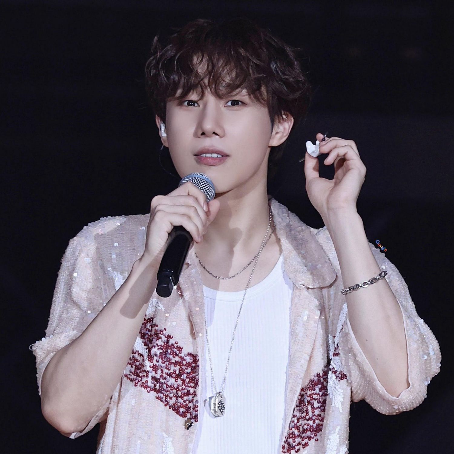 A moment captured by Sungkyu (INFINITE)'s fan