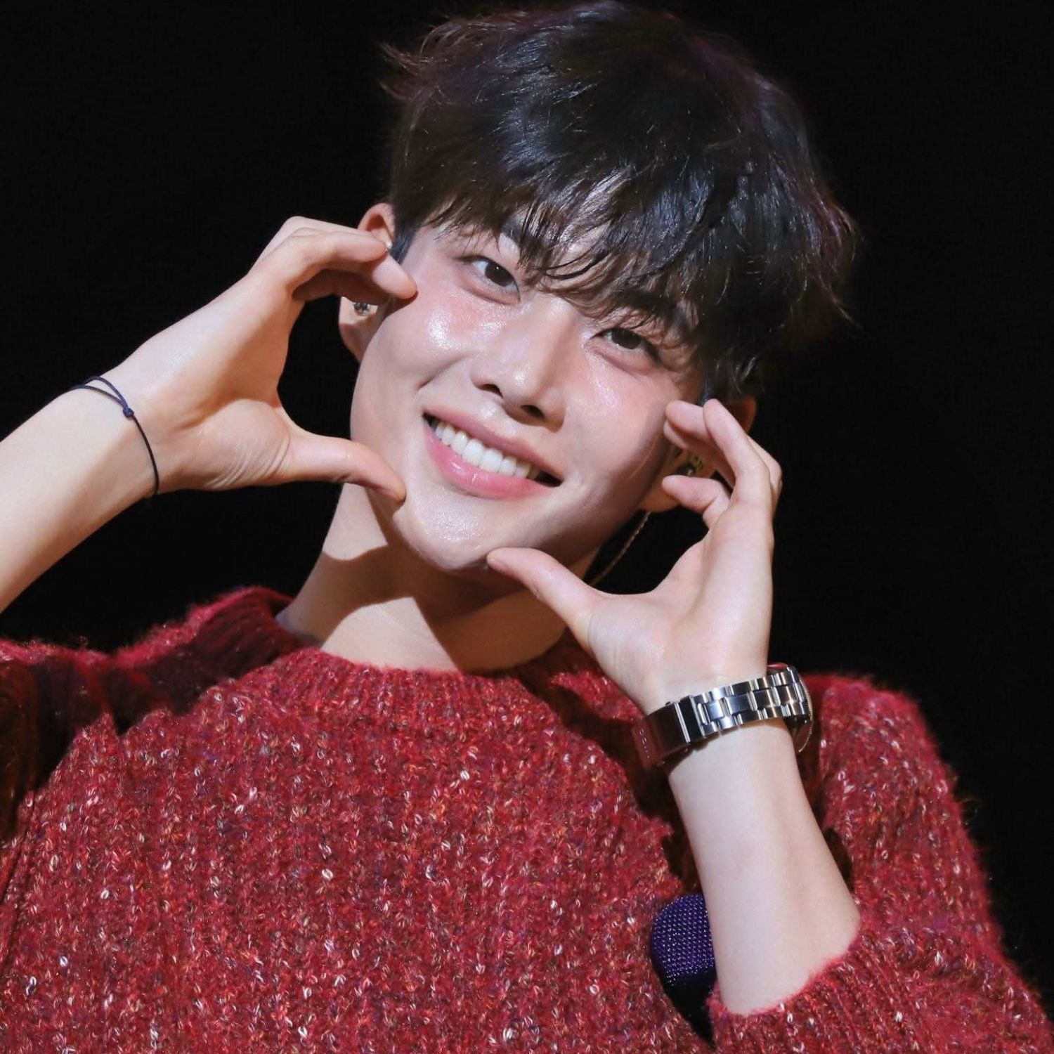 A moment captured by MJ (ASTRO)'s fan