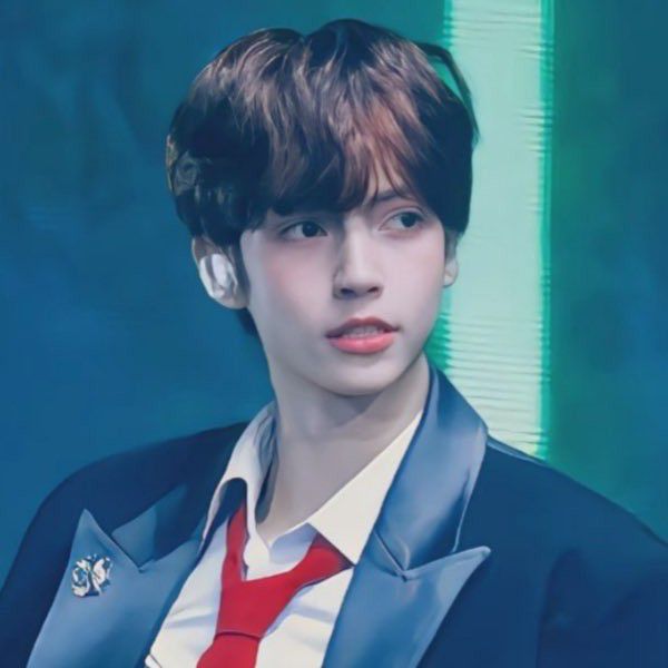 A moment captured by Charlie (SMTR25)'s fan