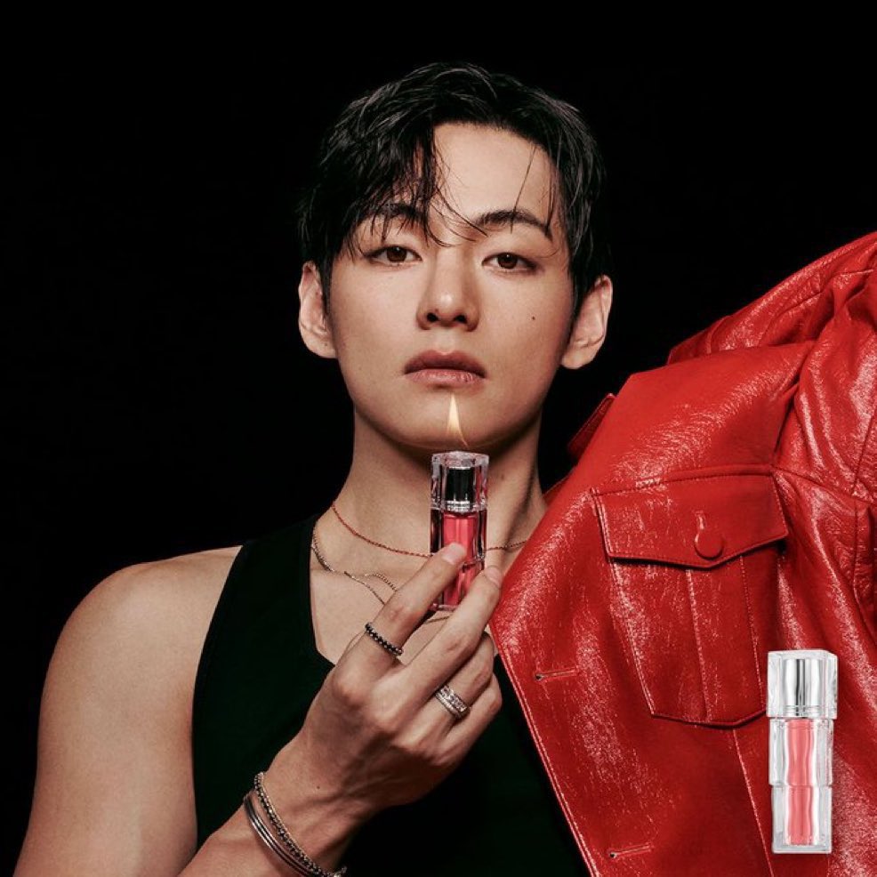 뷔 (방탄소년단) 최근 활동샷