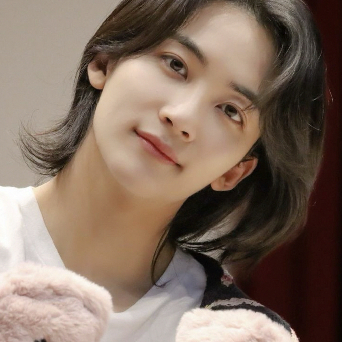 A moment captured by Jeonghan (SEVENTEEN)'s fan