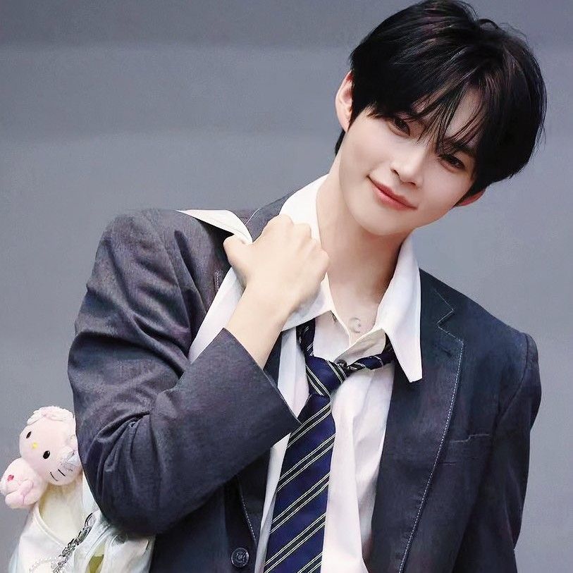 A moment captured by Sung Hanbin (ZEROBASEONE)'s fan