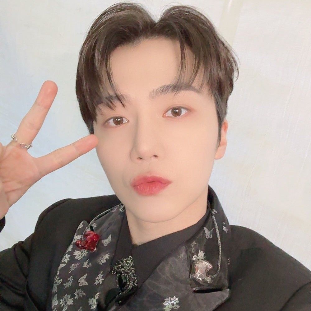Recent activity shot of Jinho (PENTAGON)