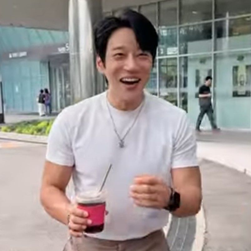 Latest photo of Hwang Chiyeol