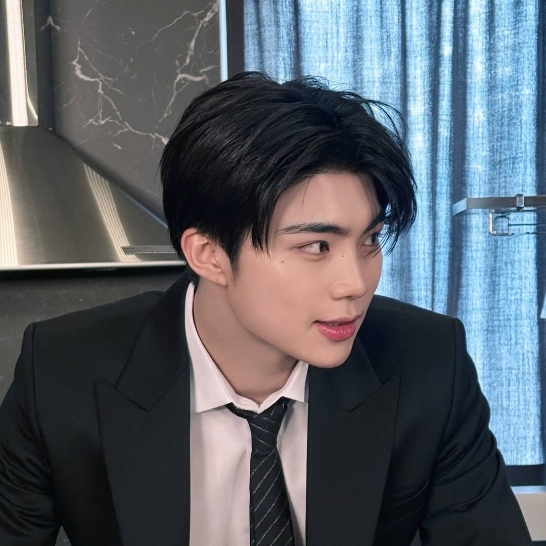 Recent activity shot of Park Gunwook (ZEROBASEONE)