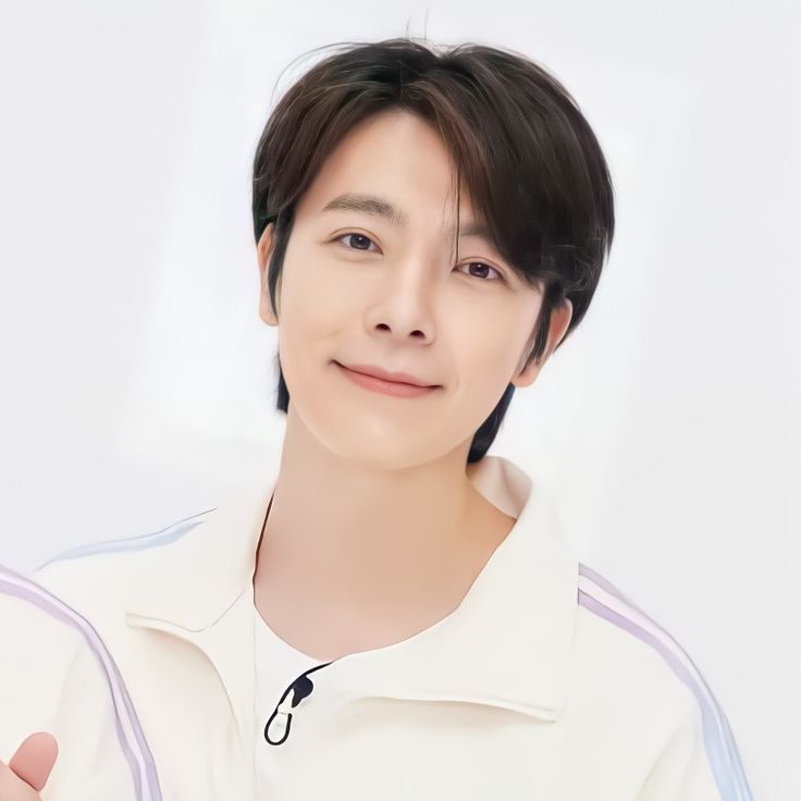 Latest photo of Donghae (Super Junior)