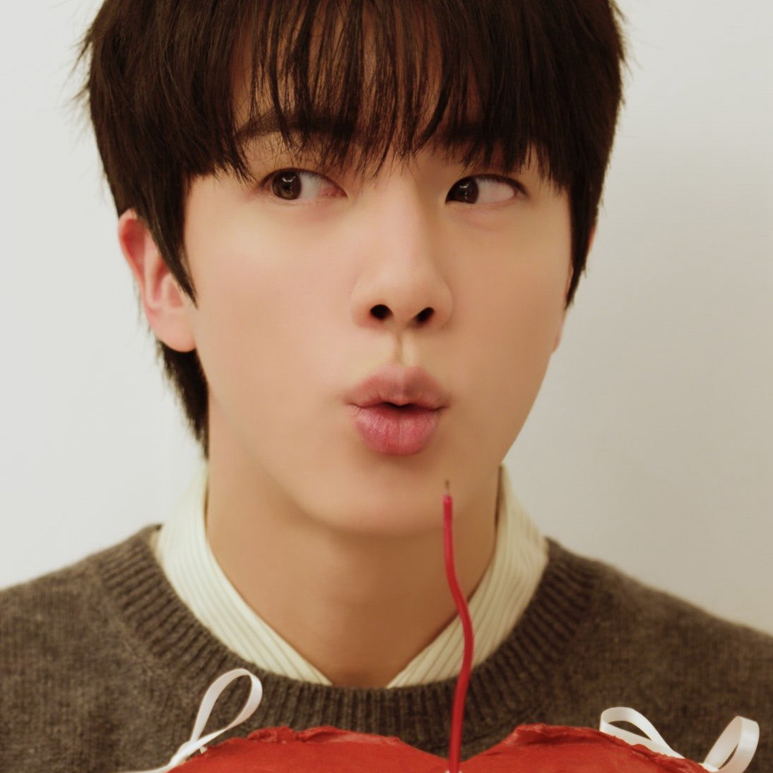 진 (방탄소년단)의 비하인드 컷