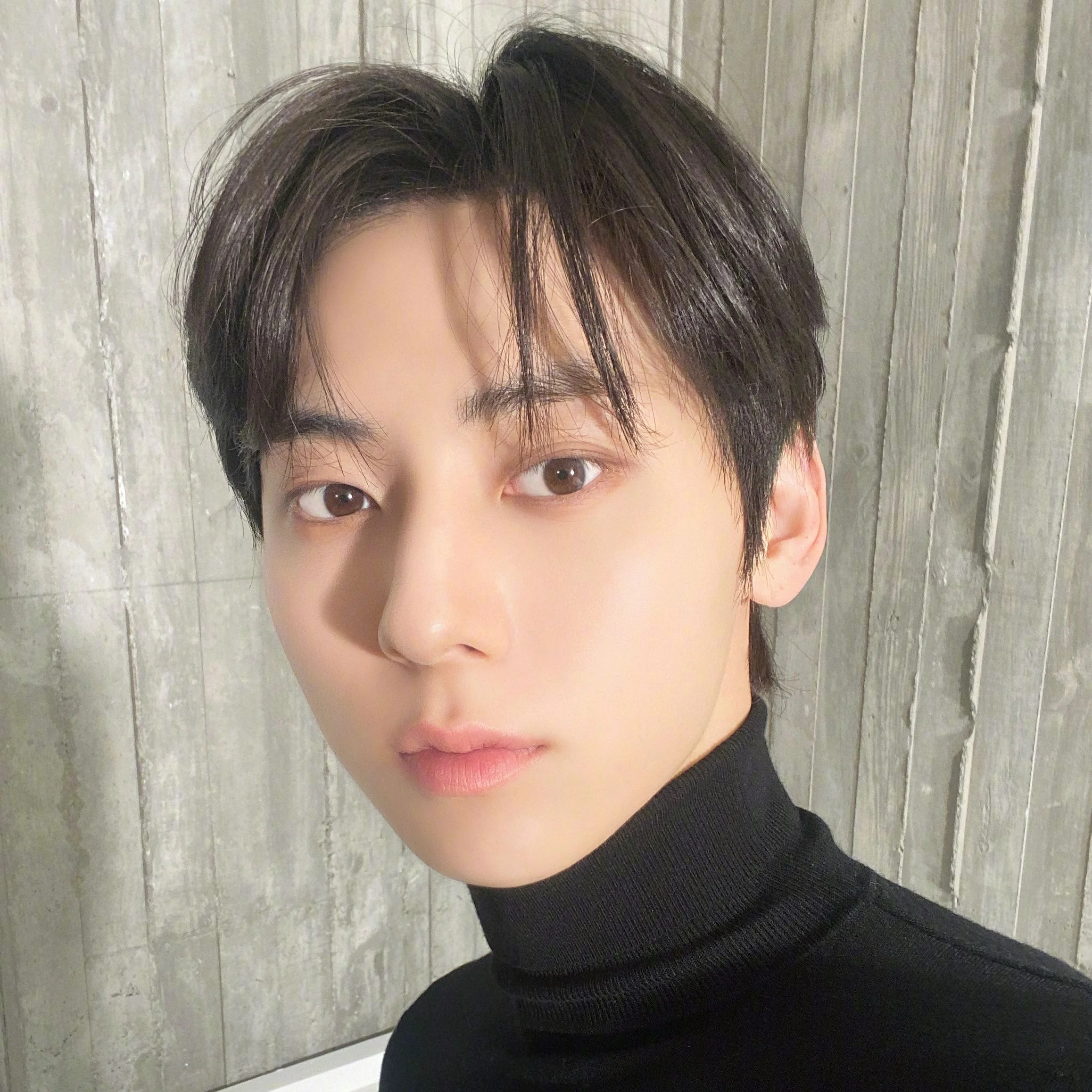 Behind-the-scenes cut of Hwang Minhyun