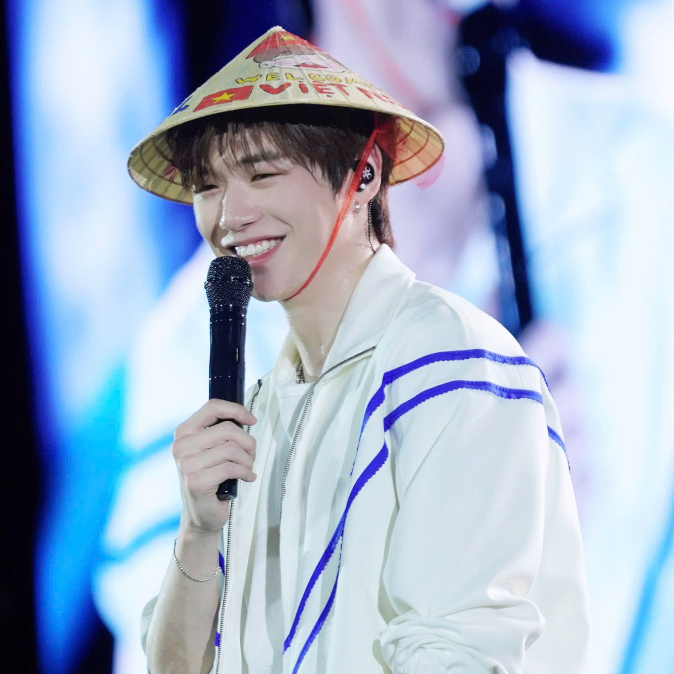 Behind-the-scenes cut of Kang Daniel