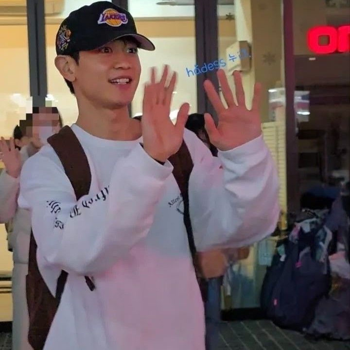 A moment captured by Minho (SHINee)'s fan