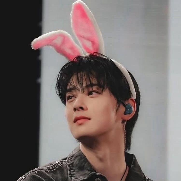 A moment captured by Eunwoo (ASTRO)'s fan