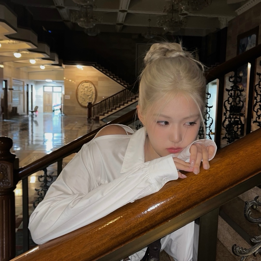 A moment captured by Yoon Jiyoon (izna)'s fan
