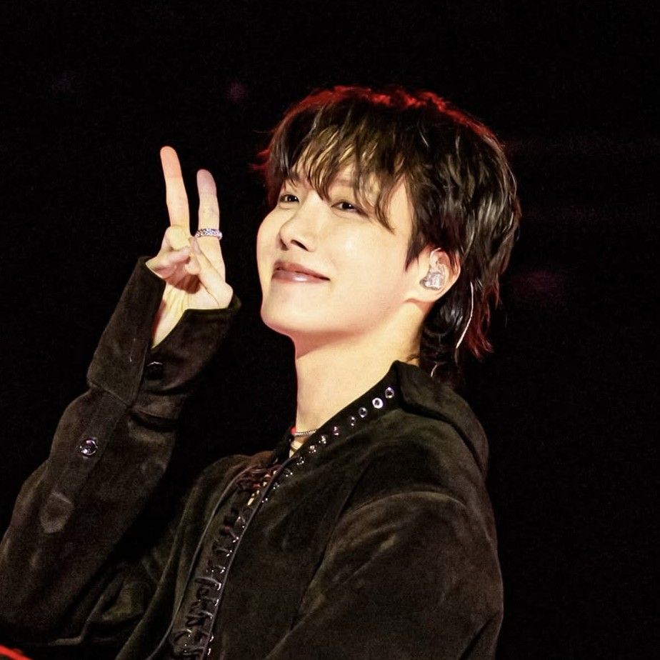 Foto terbaru j-hope (BTS)