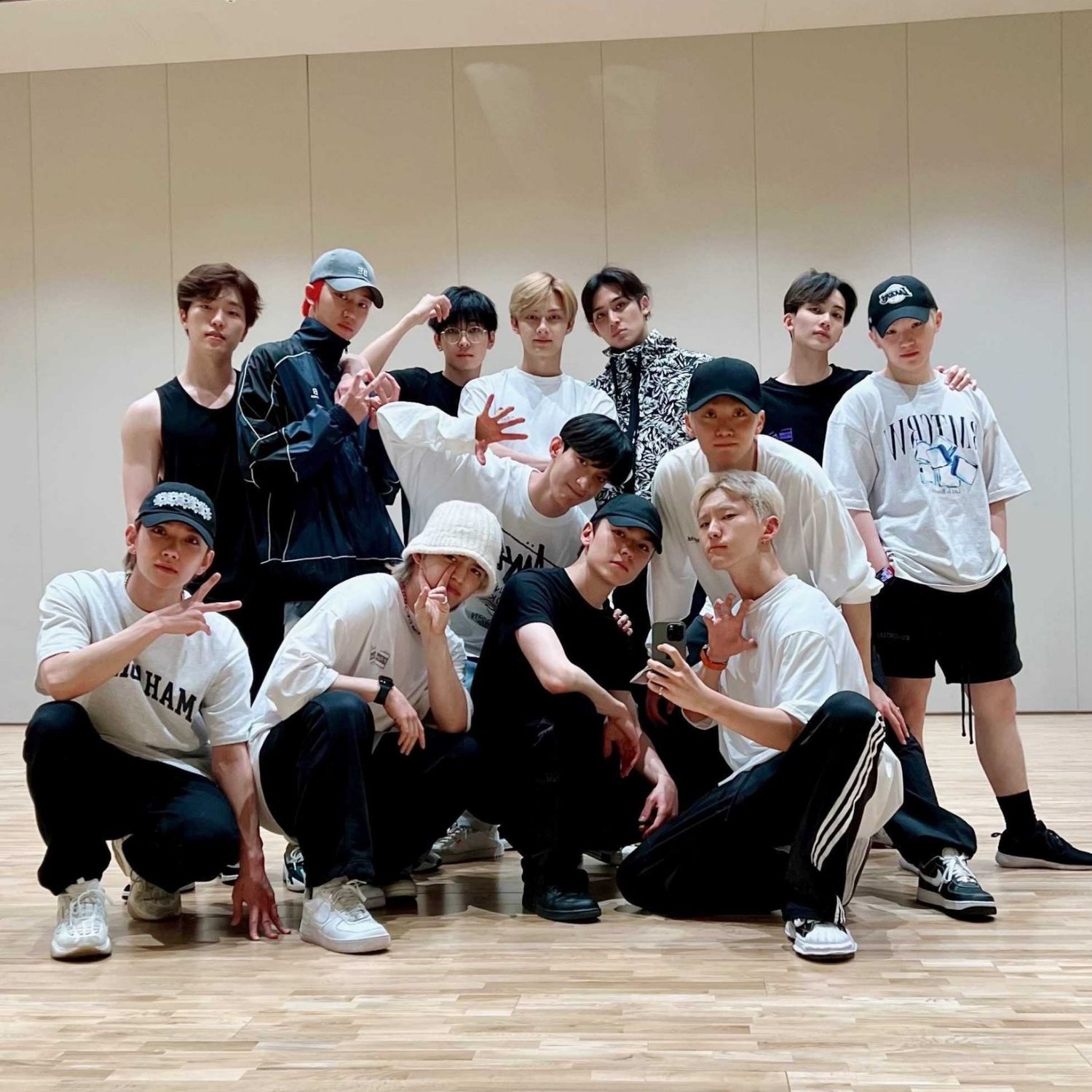 Behind-the-scenes cut of SEVENTEEN