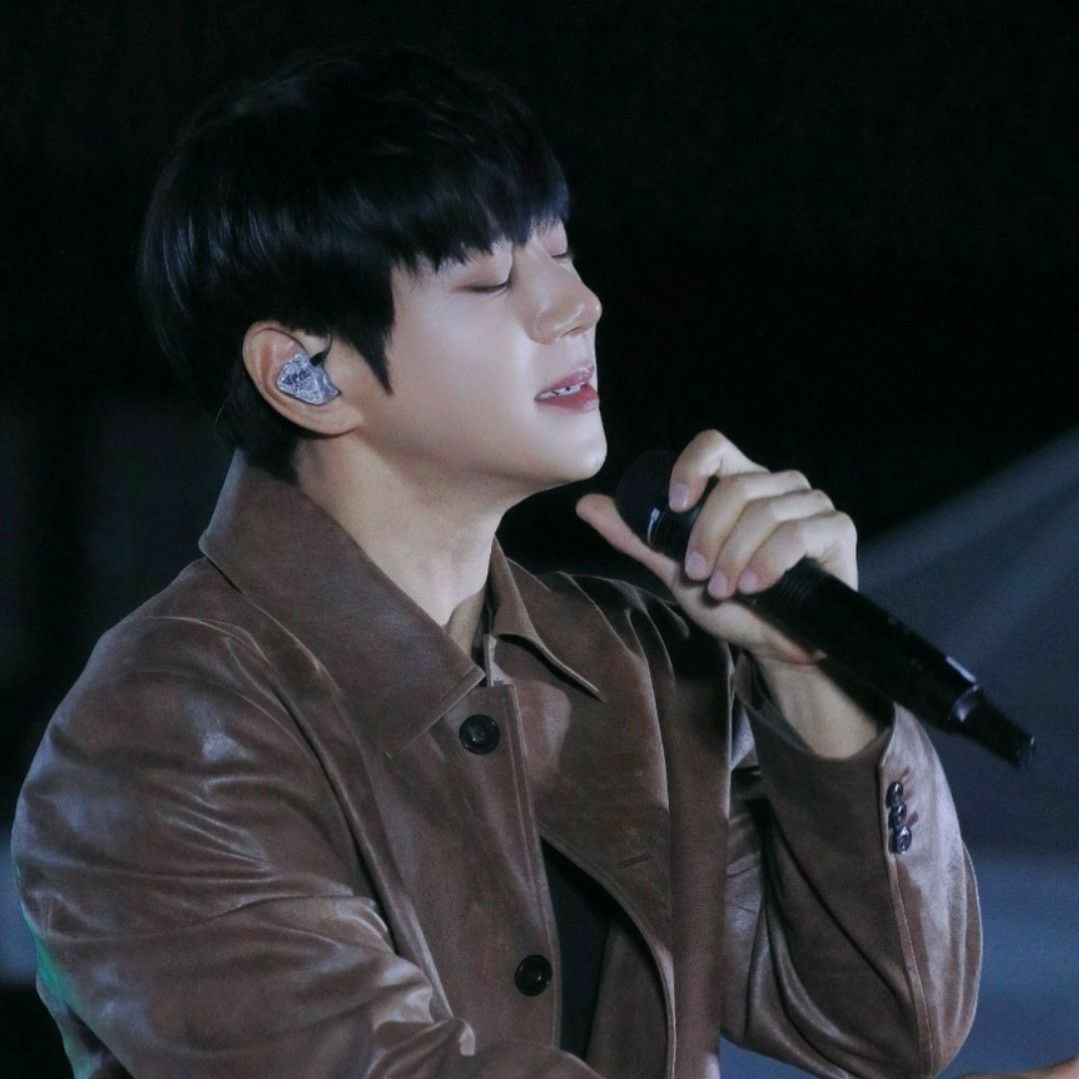 Behind-the-scenes cut of Hwang Chiyeol