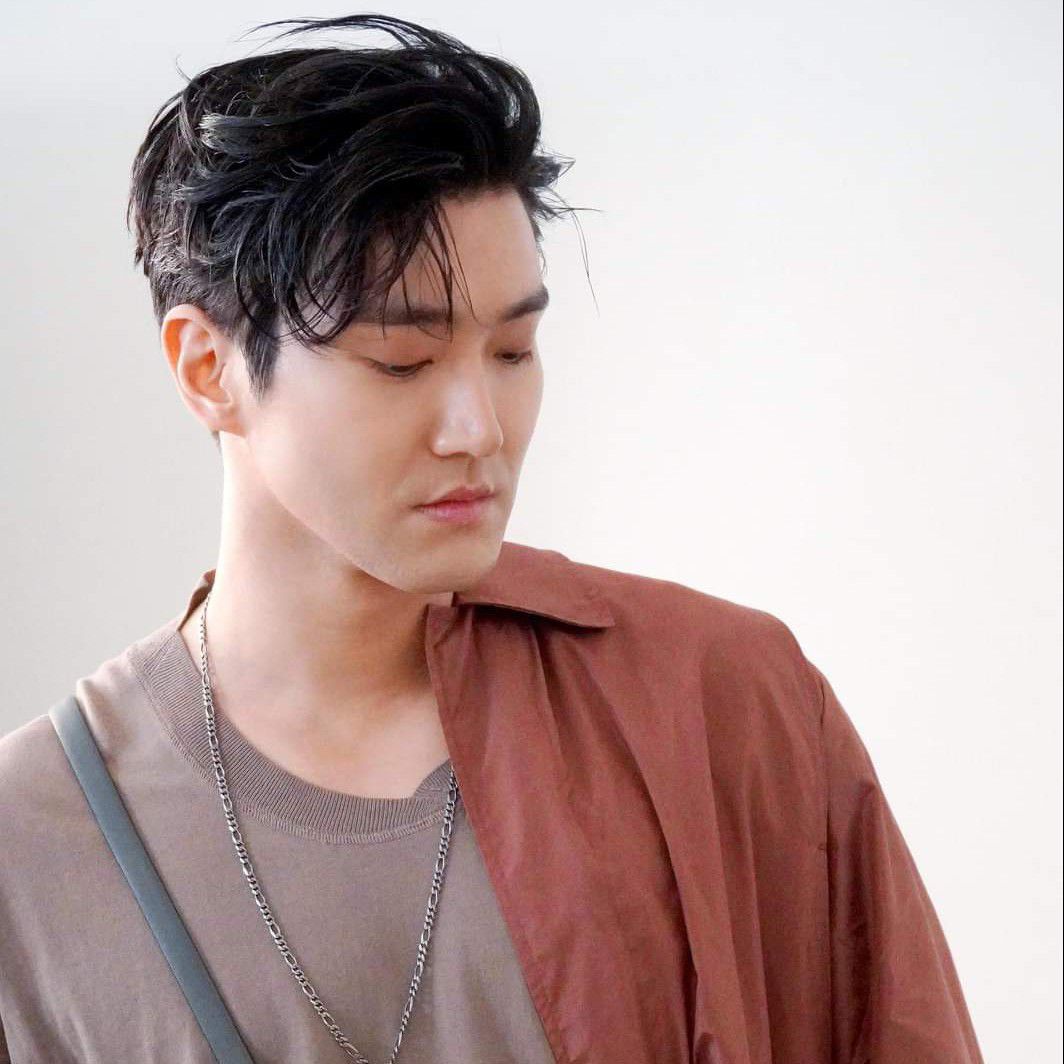 Recent activity shot of Siwon (Super Junior)