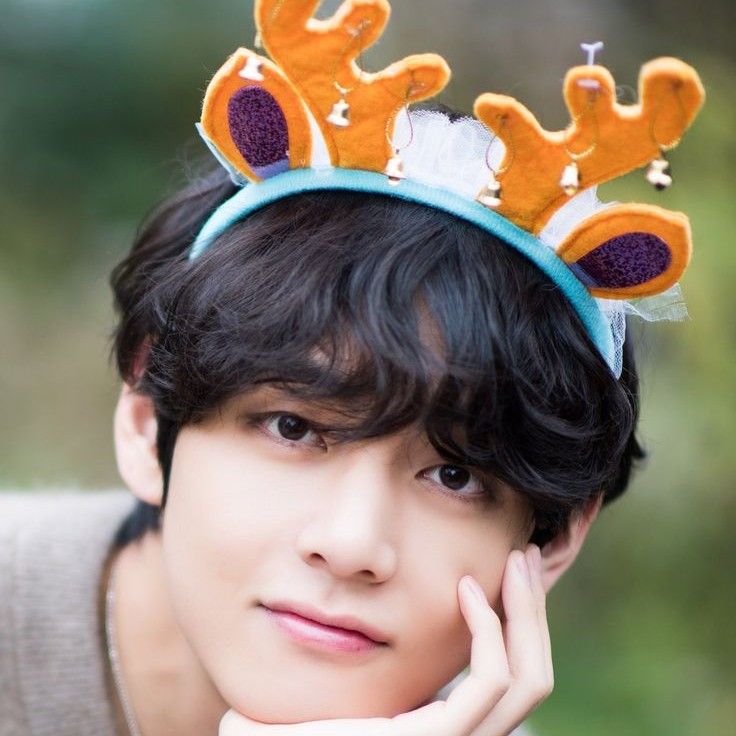 뷔 (방탄소년단) 최근 활동샷