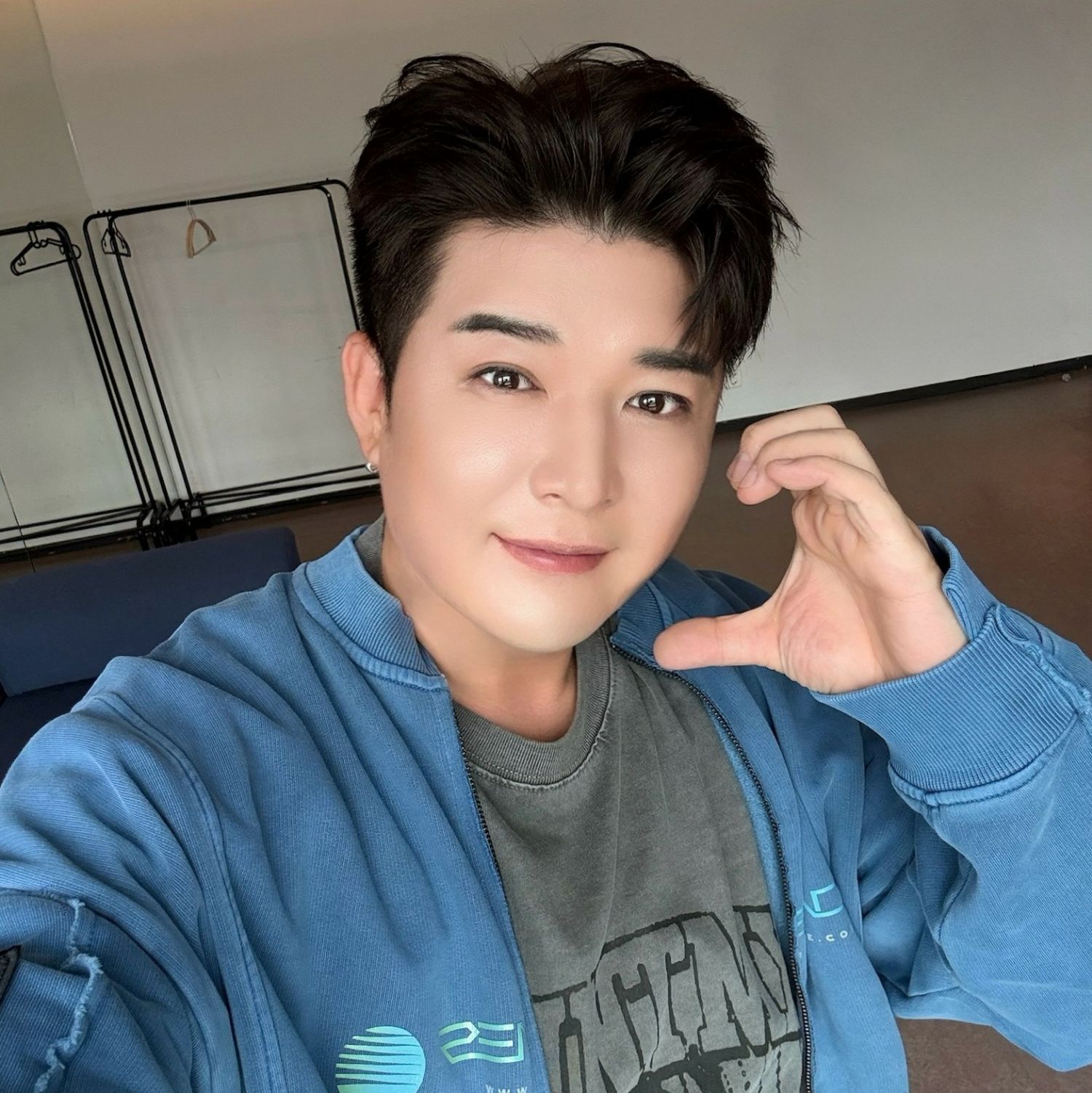 Behind-the-scenes cut of Shindong (Super Junior)