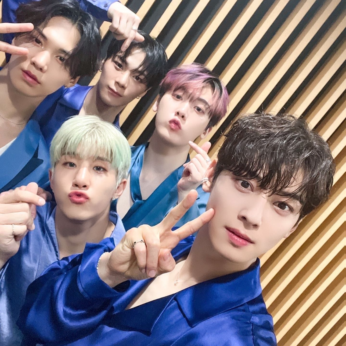 아스트로 최근 활동샷