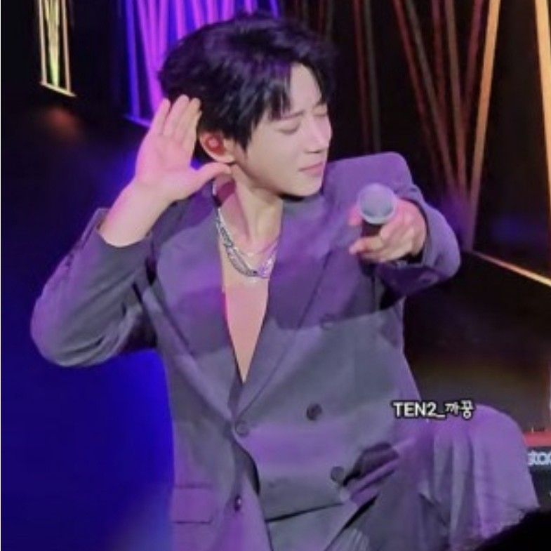 Latest photo of Hwang Chiyeol