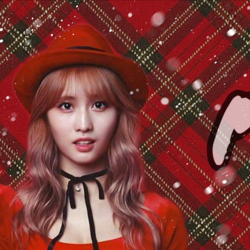 Behind-the-scenes cut of Momo (TWICE)