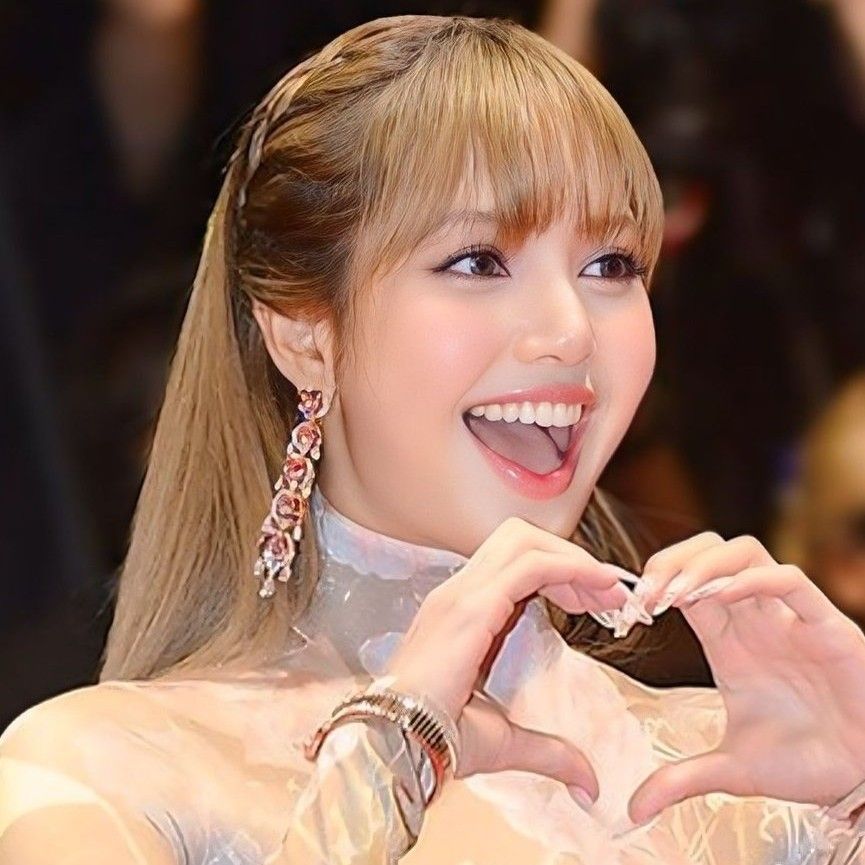 Latest photo of Lisa (BLACKPINK)