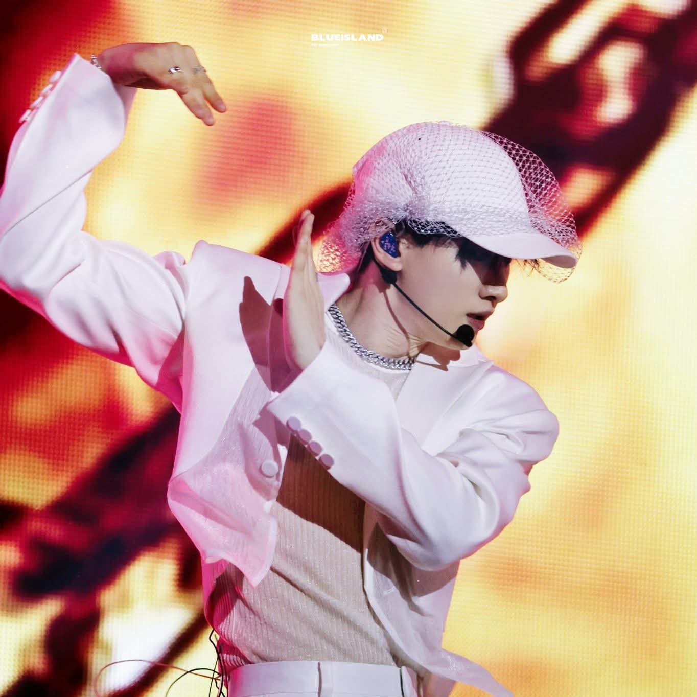 A moment captured by Eunhyuk (Super Junior)'s fan