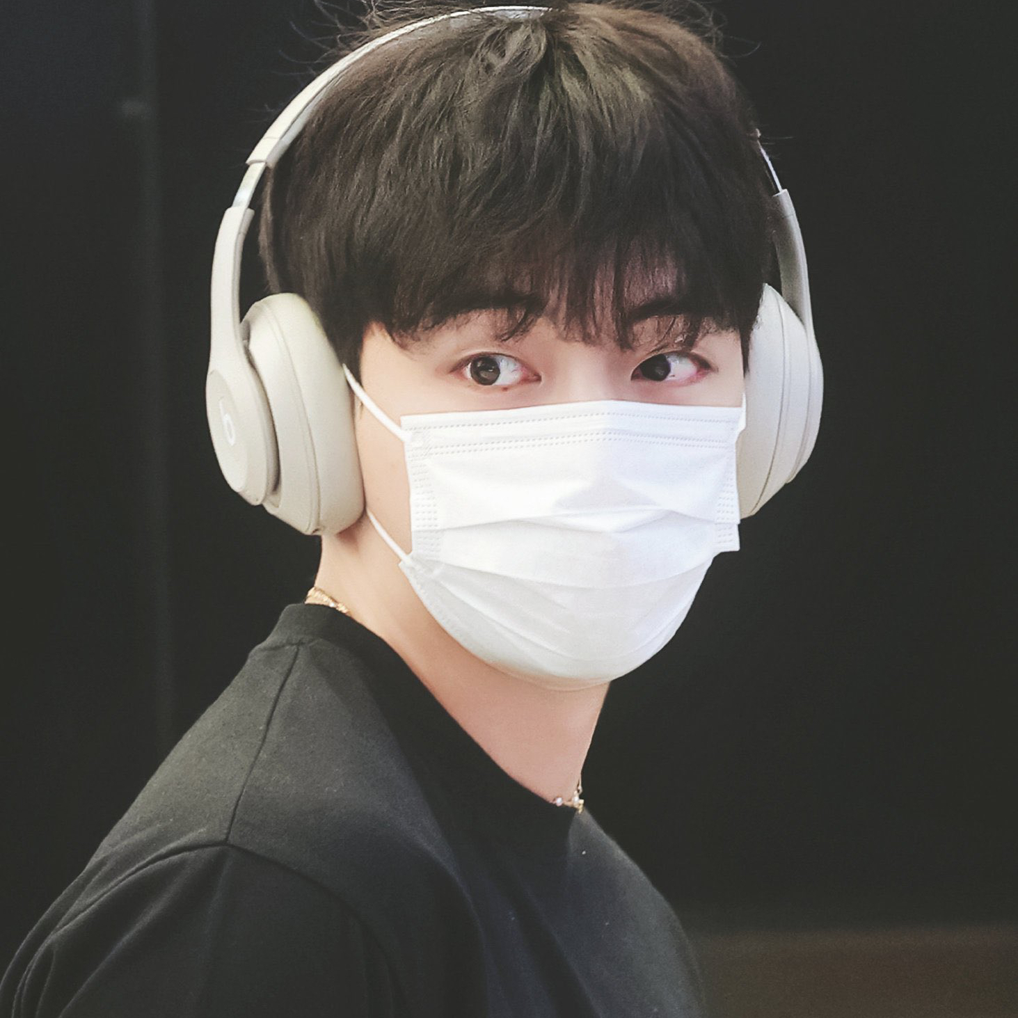 뷔 (방탄소년단)의 비하인드 컷