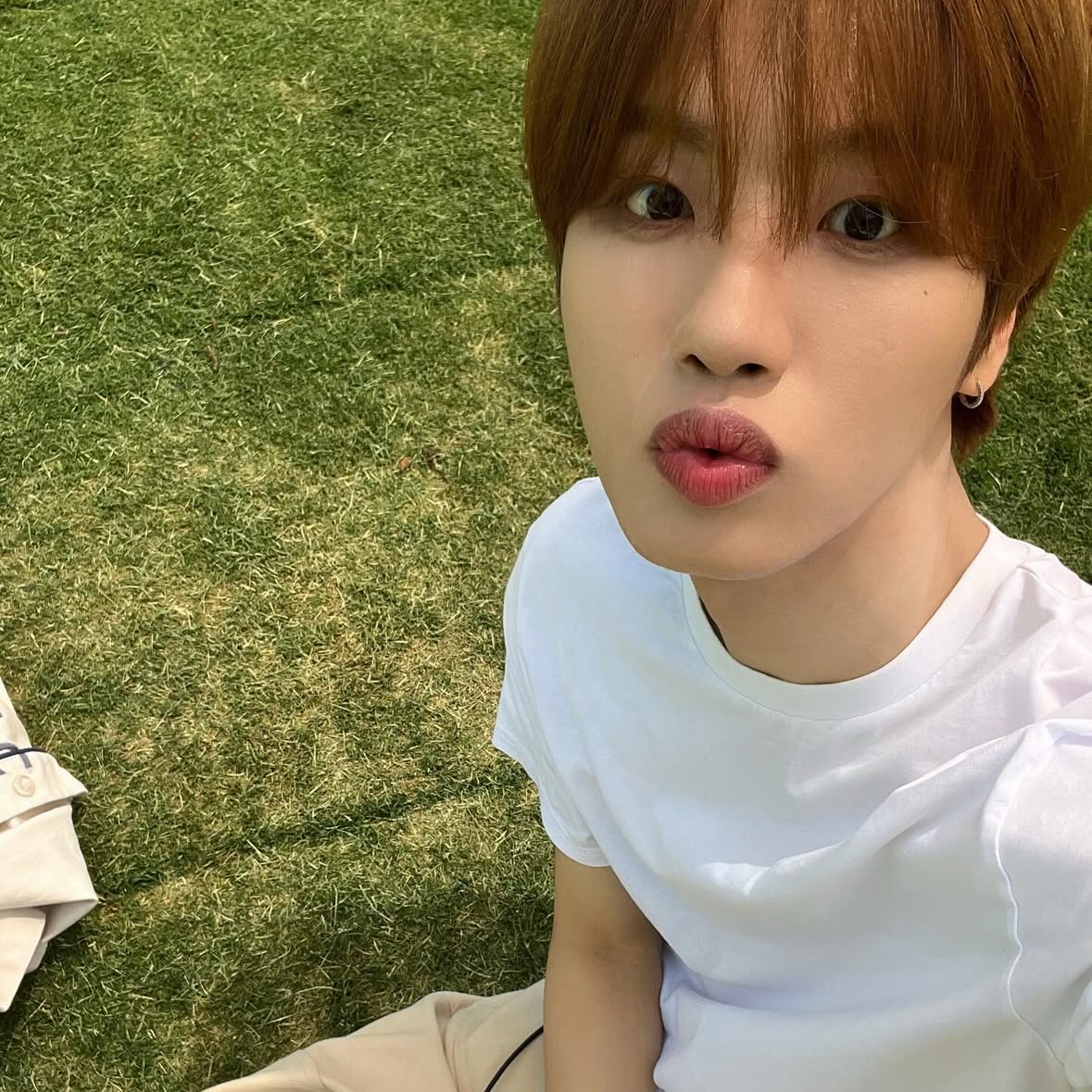Behind-the-scenes cut of Huiwon (n.SSign)