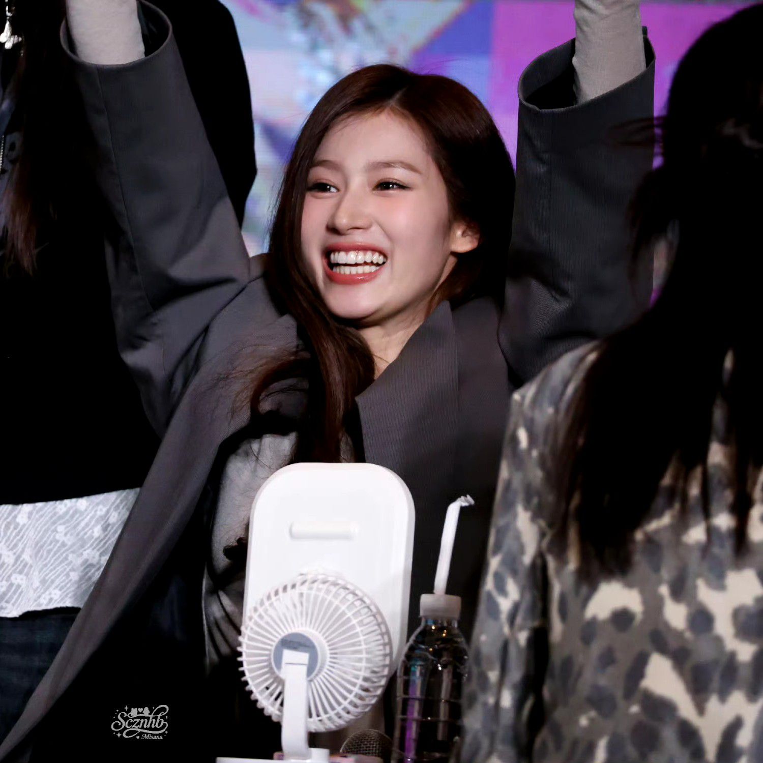 사나 (TWICE)의 최신 사진