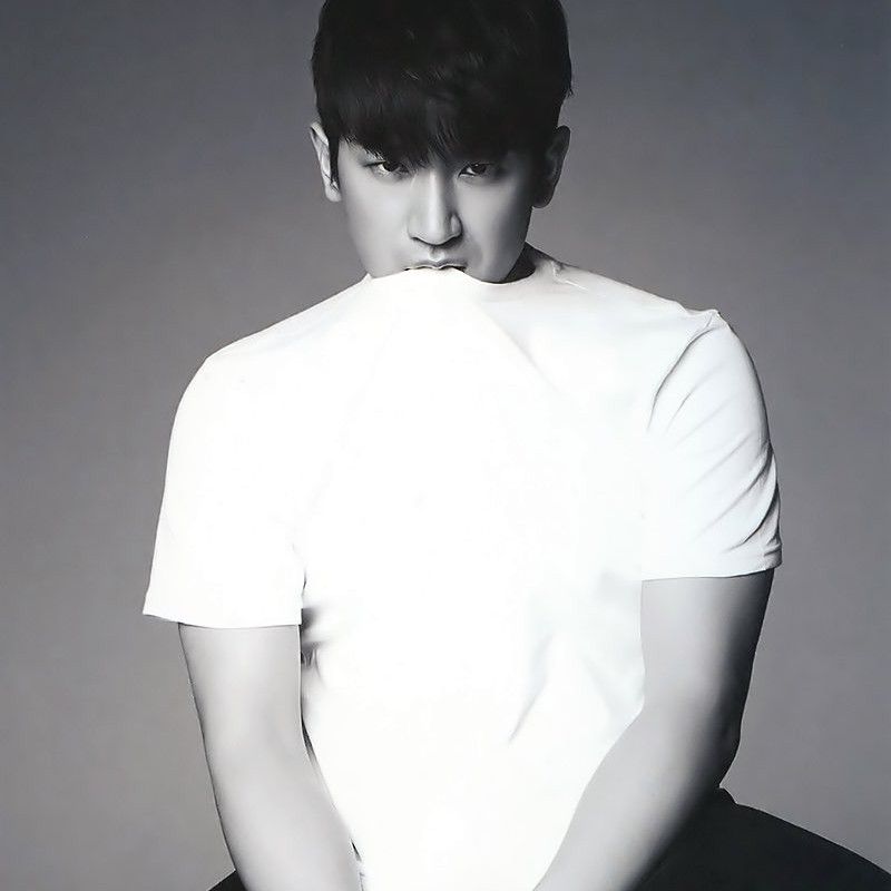 A moment captured by Lee Minwoo (SHINHWA)'s fan