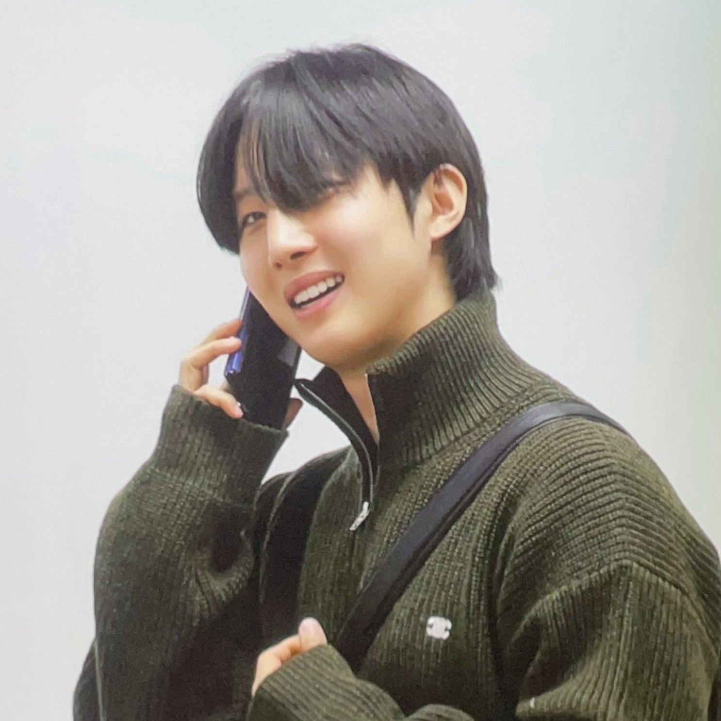 A moment captured by Hui (PENTAGON)'s fan