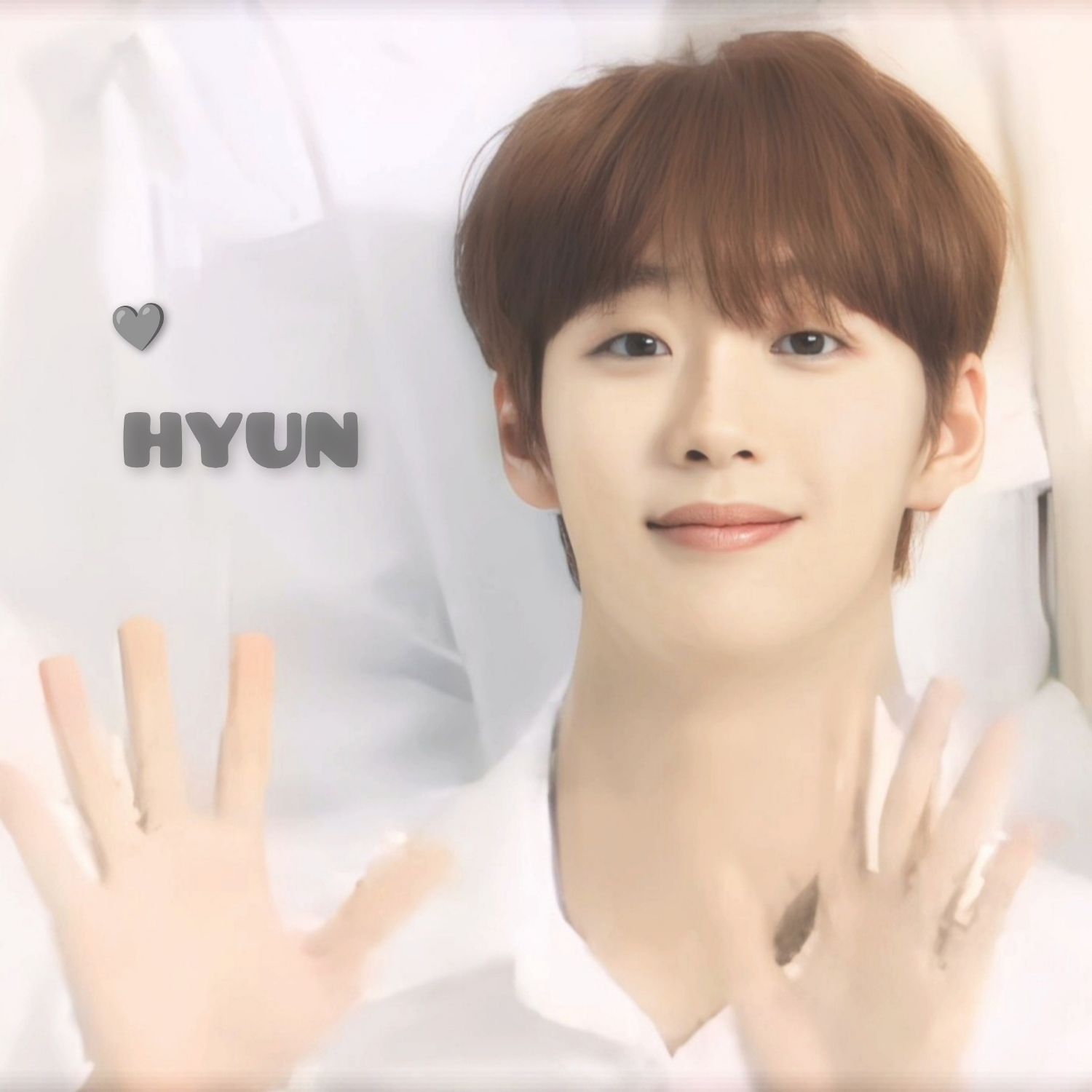 A moment captured by Hyun's fan