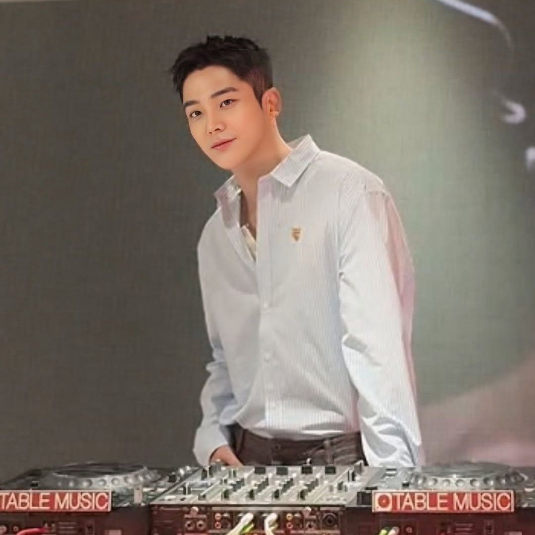 A moment captured by Rowoon's fan