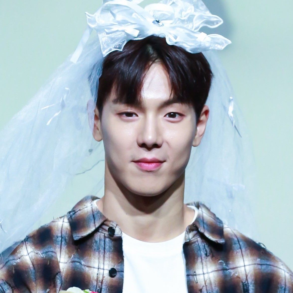 A moment captured by Shownu (MONSTA X)'s fan