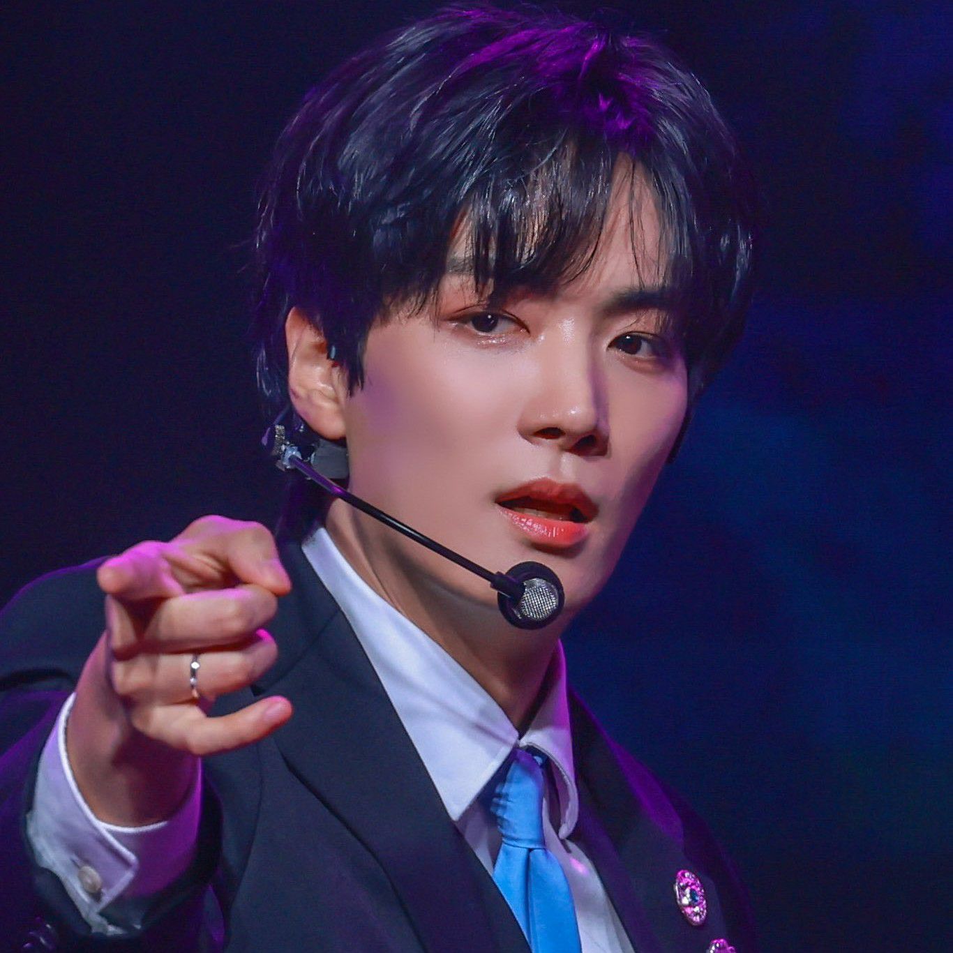 A moment captured by Kim Jonghyeon's fan